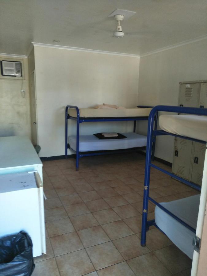 Palm Court Backpackers Albergue Katherine Exterior foto