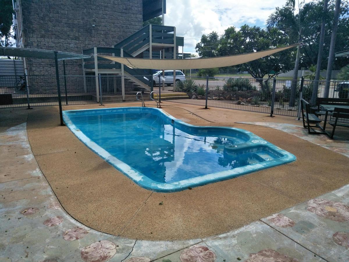 Palm Court Backpackers Albergue Katherine Exterior foto