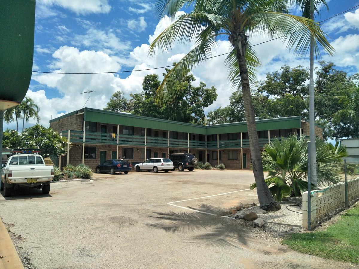 Palm Court Backpackers Albergue Katherine Exterior foto