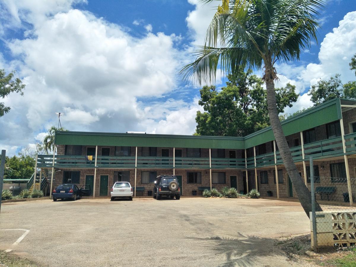 Palm Court Backpackers Albergue Katherine Exterior foto