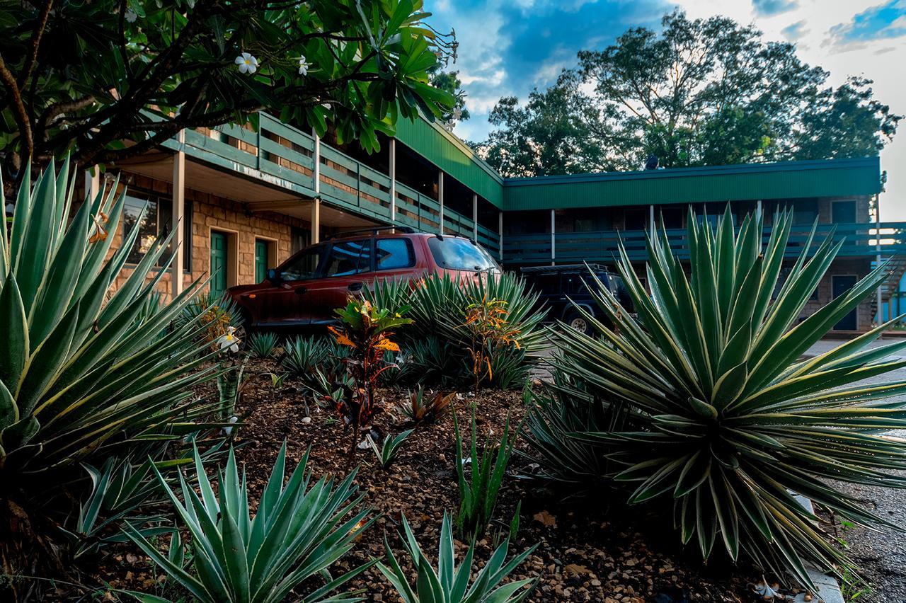 Palm Court Backpackers Albergue Katherine Exterior foto